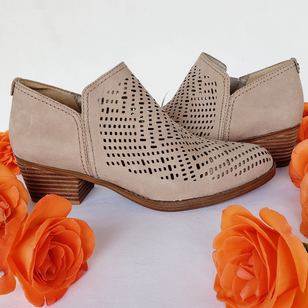 Naturalizer Low-Cut Ankle Bootie 